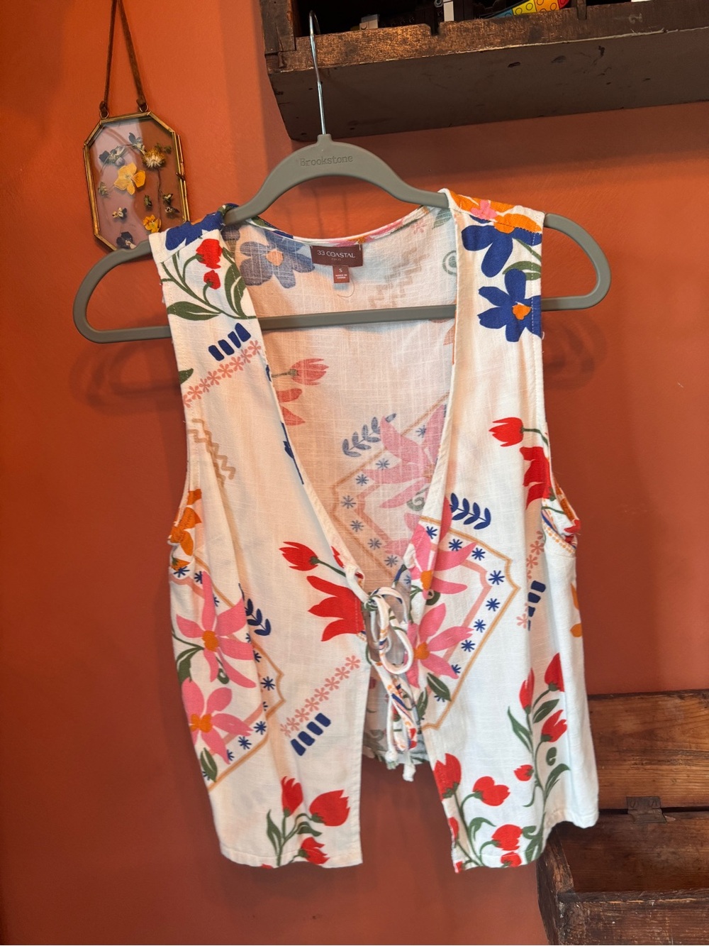Buckle White Floral Tie-Front Tank Top